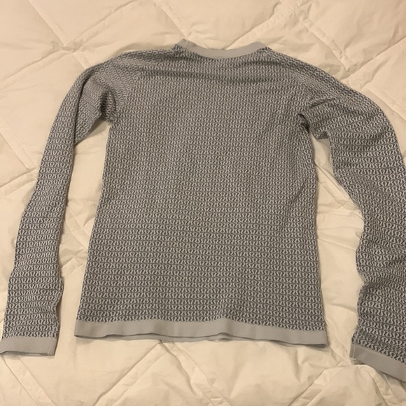 Lululemon rare retro long sleeve. Slight discoloration, shown and pic 4 & 5 - Picture 6 of 6